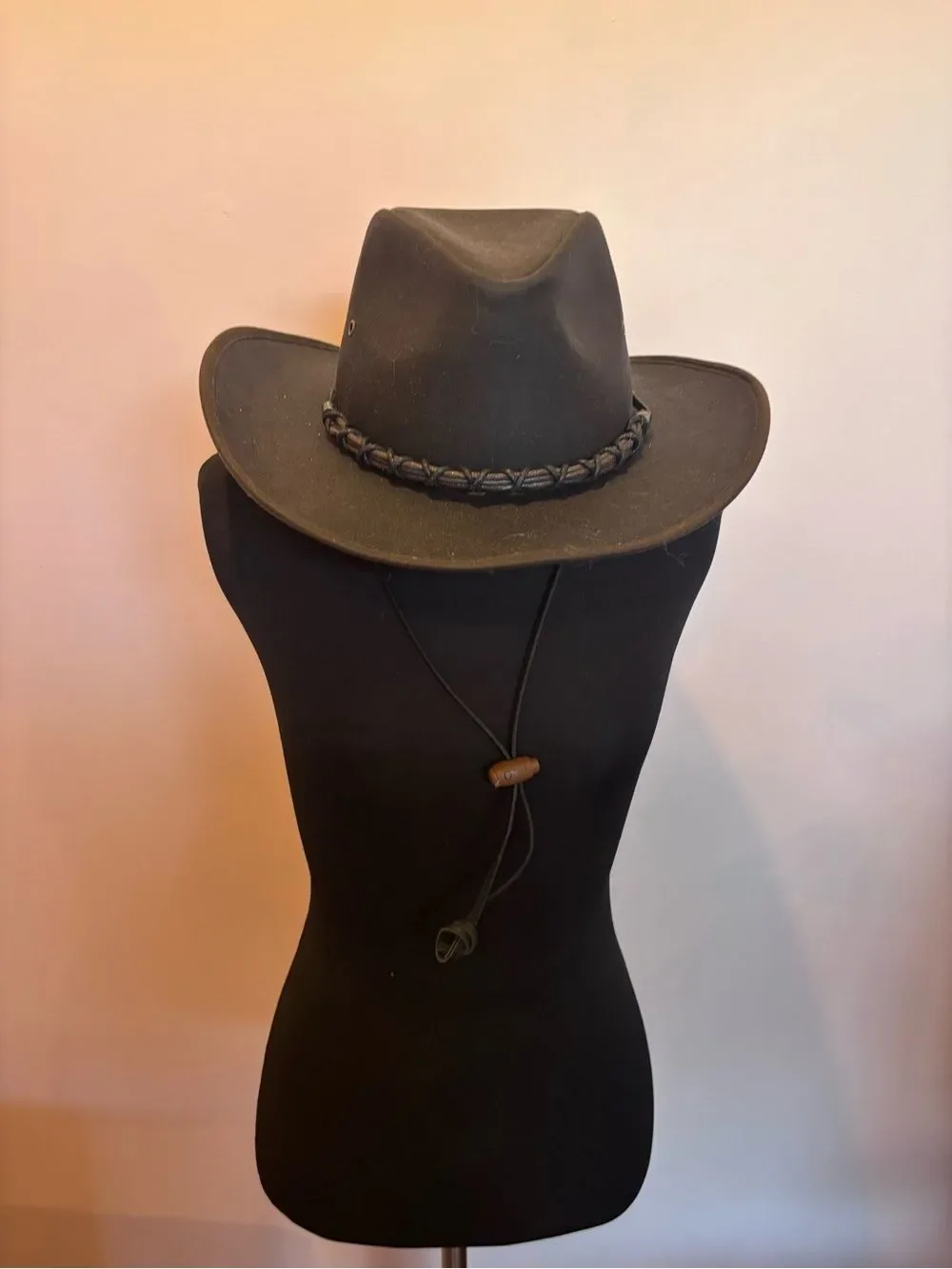 Outback Trading Co Original Outback Oilskin 1484 Bootlegger Hat in Black